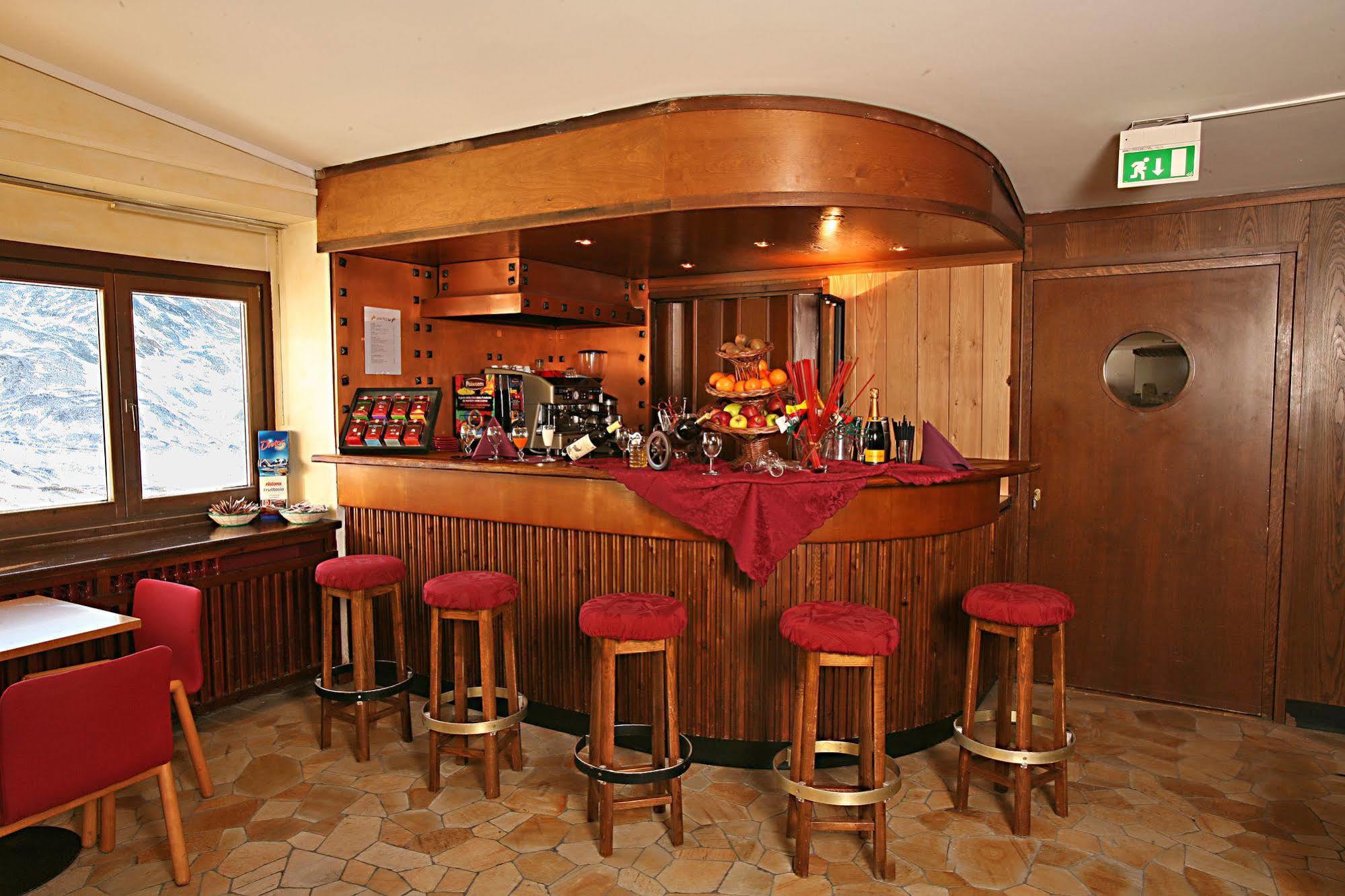 Hotel Lo Stambecco Breuil-Cervinia Extérieur photo